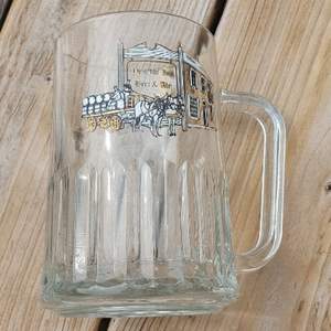 Vintage ye olde inn Beer & Ale tudor Stein Glass